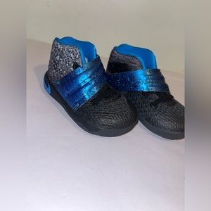 Nike Kyrie 2 "Wet" Size 5c GS Black/Blue